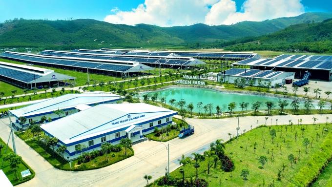 vinamilk-tiep-tuc-dan-dau-top-10-thuong-hieu-manh-viet-nam-ceo-mai-kieu-lien-duoc-vinh-danh-doanh-nhan-xuat-sac-2022-20221012203010-7830.jpg
