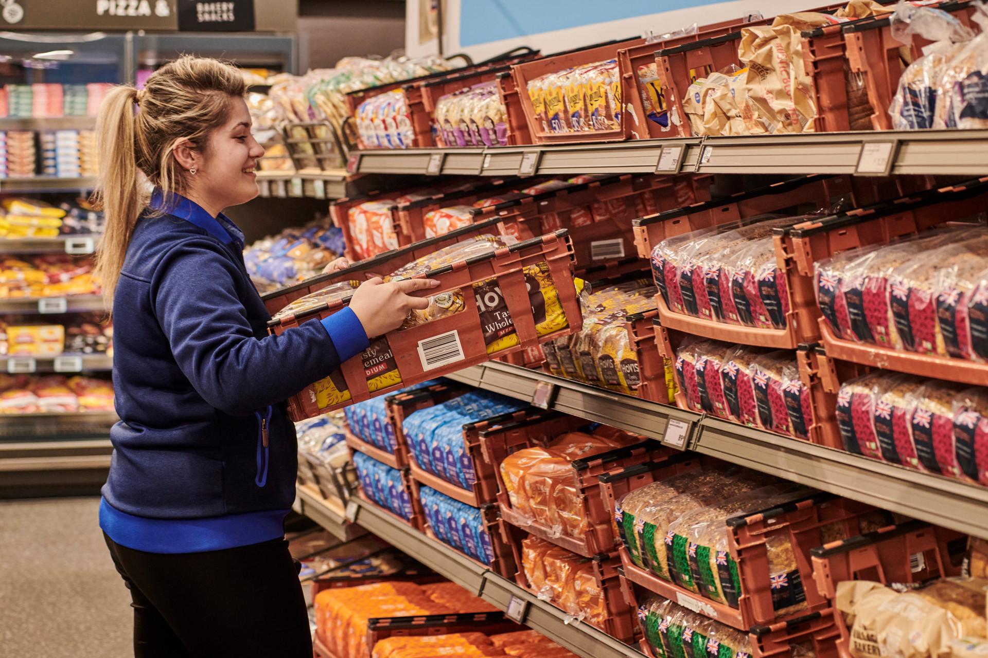 aldi-colleague-scaled-5669.jpg