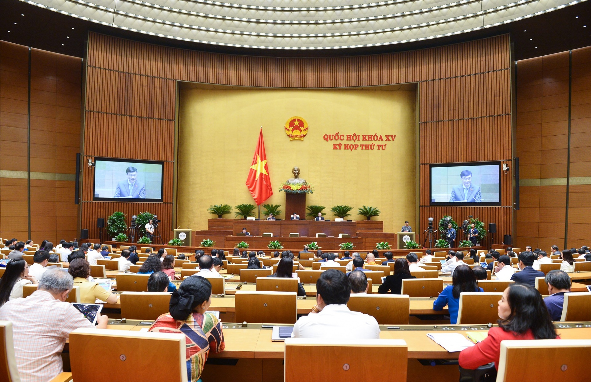 quoc-hoi-chot-muc-tieu-tang-truong-gdp-65-trong-nam-2023-20221110161936.jpg?rt=20221110161942