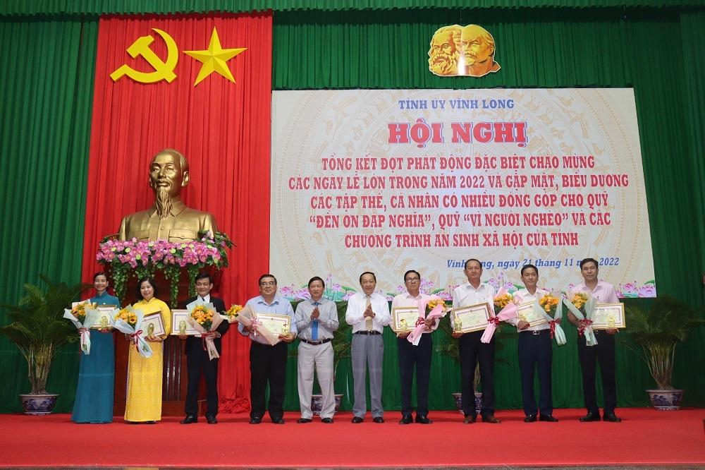 niem-vui-nhan-doi-voi-ba-con-ngheo-tinh-vinh-long-nhan-dip-ky-niem-100-nam-ngay-sinh-co-thu-tuong-vo-van-kiet-20221121183837-2536.jpg