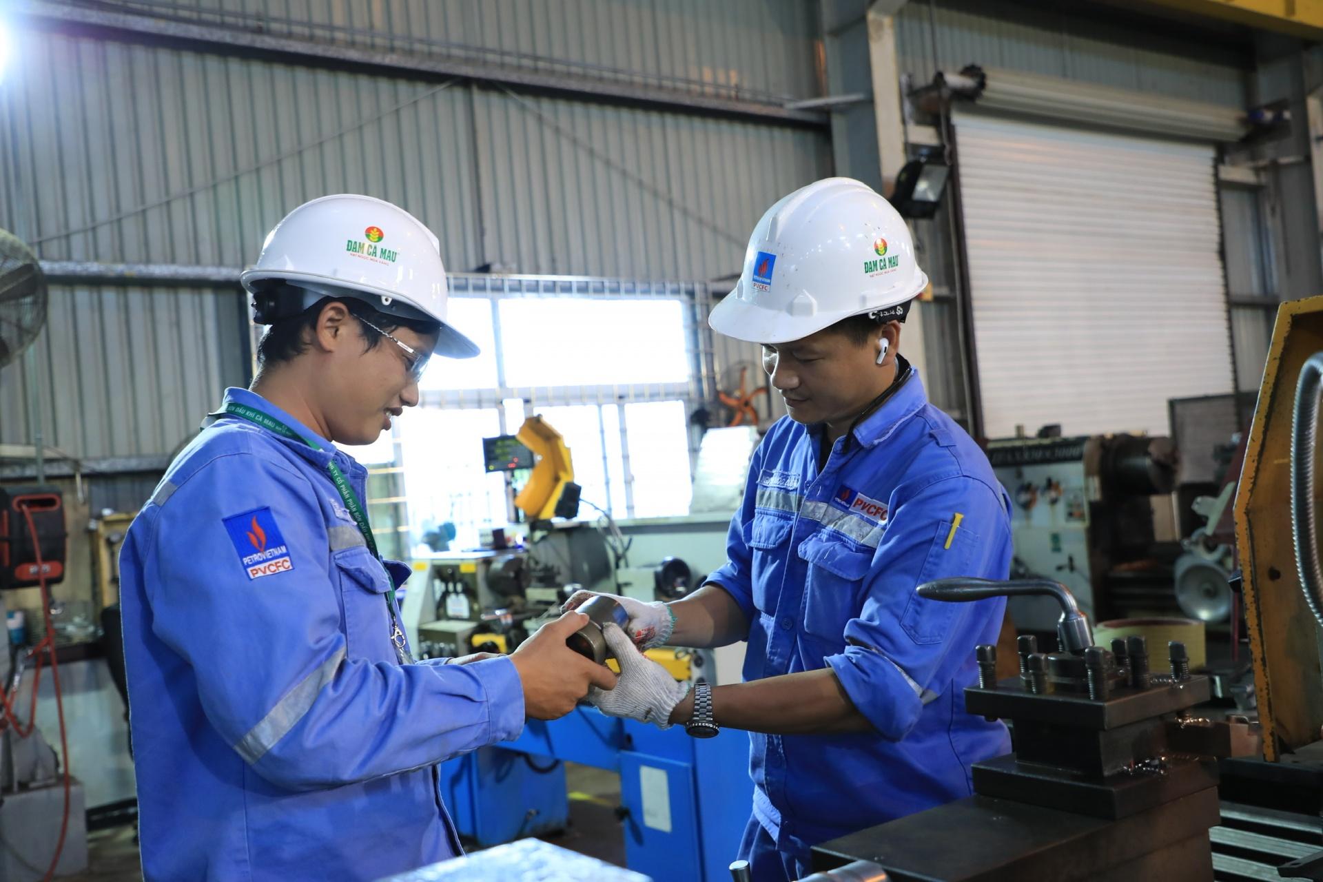 nha-may-dam-ca-mau-chinh-thuc-can-moc-9-trieu-tan-san-pham-ure-sau-gan-11-nam-van-hanh-20221125155957-9675.jpg