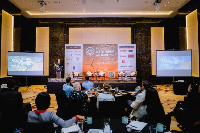 vinamilk-duoc-vinh-danh-voi-cac-giai-thuong-lon-trong-hoi-nghi-csr-esg-toan-cau-2022-20221107142434-821.jpg