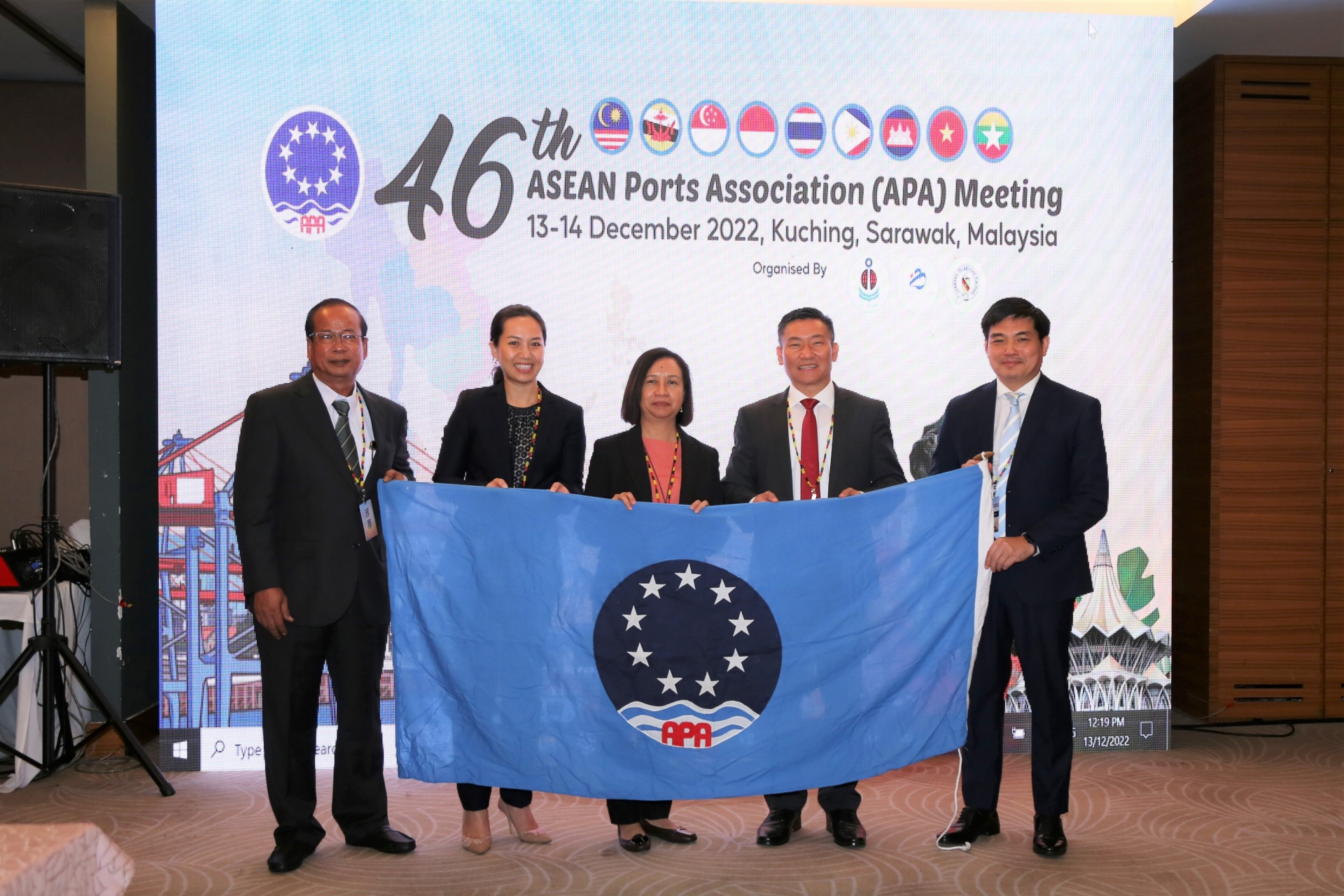 so-hoa-va-xanh-hoa-xu-huong-phat-trien-ben-vung-cua-he-thong-cang-bien-dong-nam-a-20221214115807.jpg?rt=20221214120300