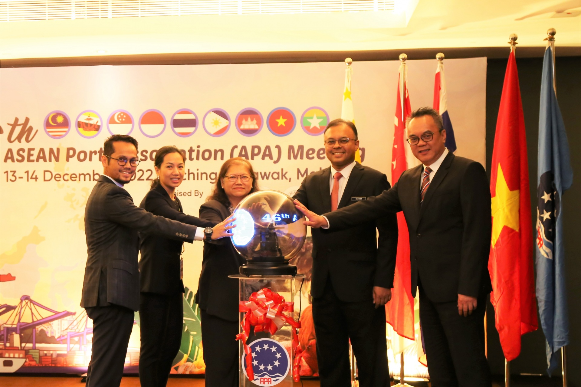 so-hoa-va-xanh-hoa-xu-huong-phat-trien-ben-vung-cua-he-thong-cang-bien-dong-nam-a-20221214115832.jpg?rt=20221214120152