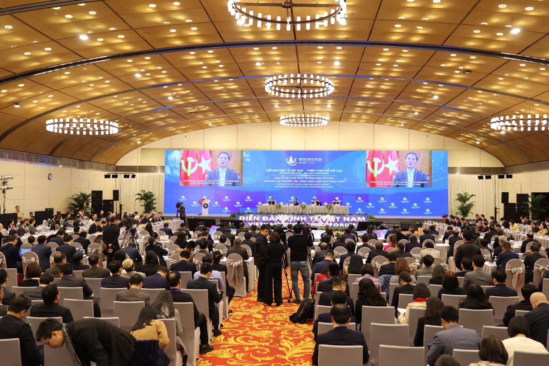 nhieu-van-de-nong-dinh-huong-lon-duoc-thao-luan-tai-dien-dan-kinh-te-viet-nam-2023-20221217175128-6862.jpg