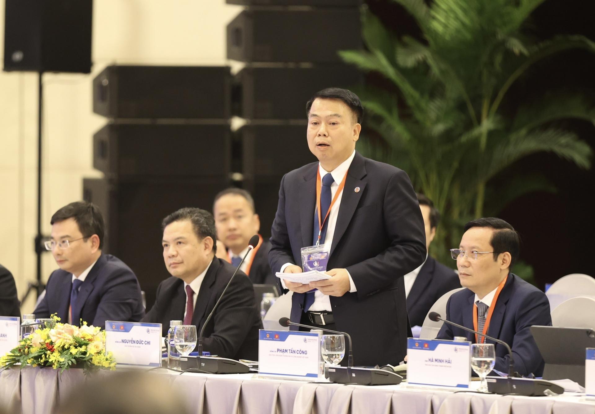 thu-tuong-da-co-benh-thi-phai-chua-trong-dieu-kien-kho-khan-nen-cang-kho-khan-20221217233016-4837.jpg