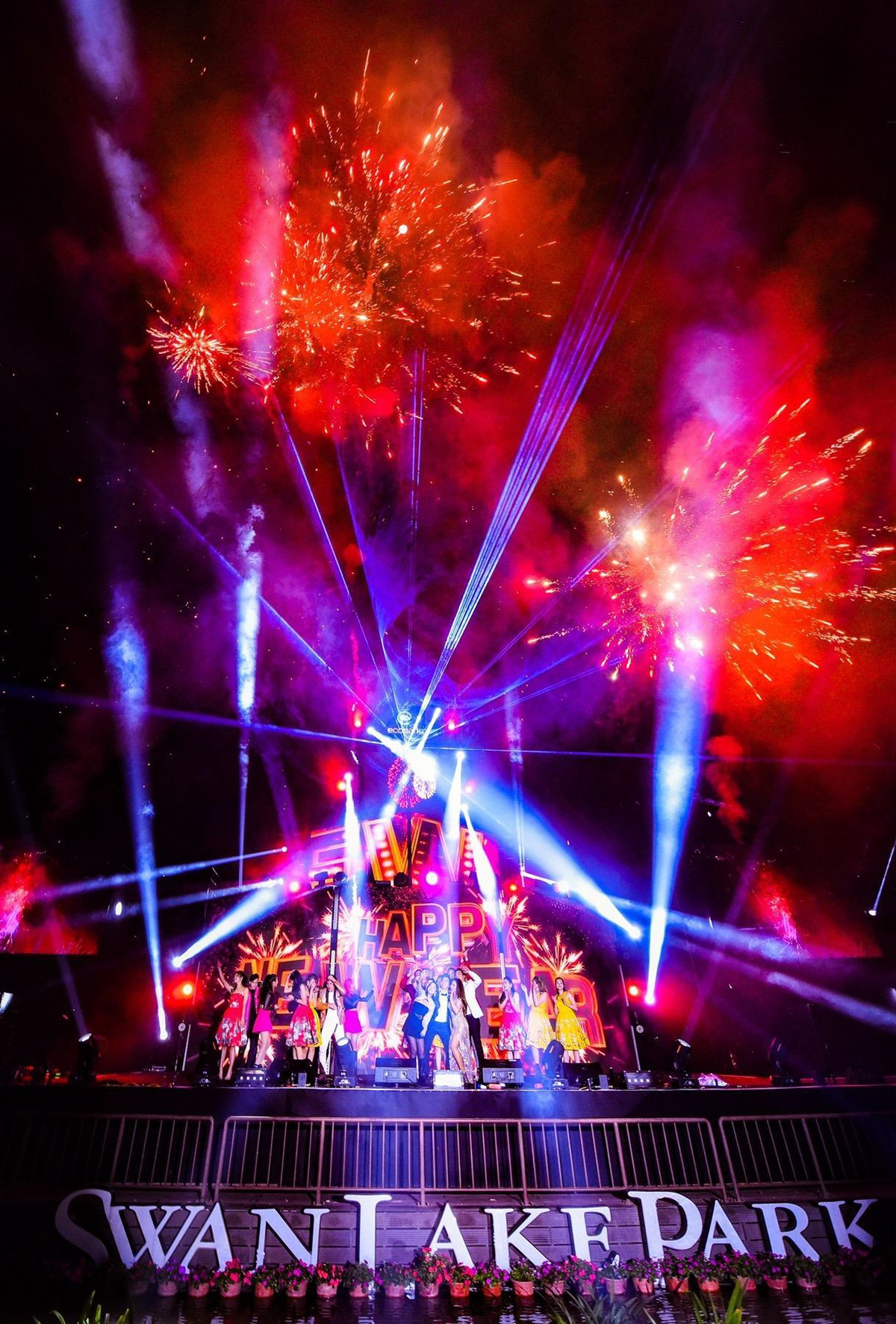 countdown-ecopark-2023-dai-tiec-cua-am-thanh-anh-sang-va-phao-hoa-20221225222359-8471.png