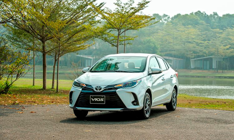 toyotavioswhite4jpg-1631940387-8287.jpg