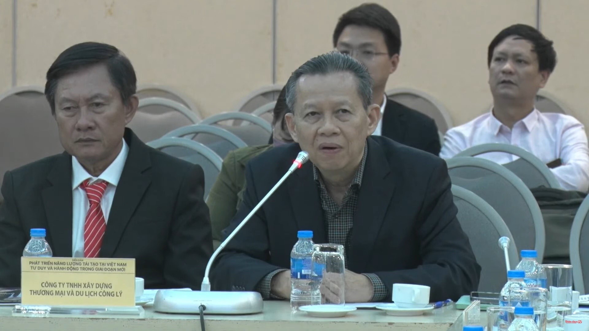 khong-nen-noi-cac-doanh-nghiep-nuoc-ngoai-thau-tom-nganh-dien-cua-viet-nam-20230108043909-500.jpg