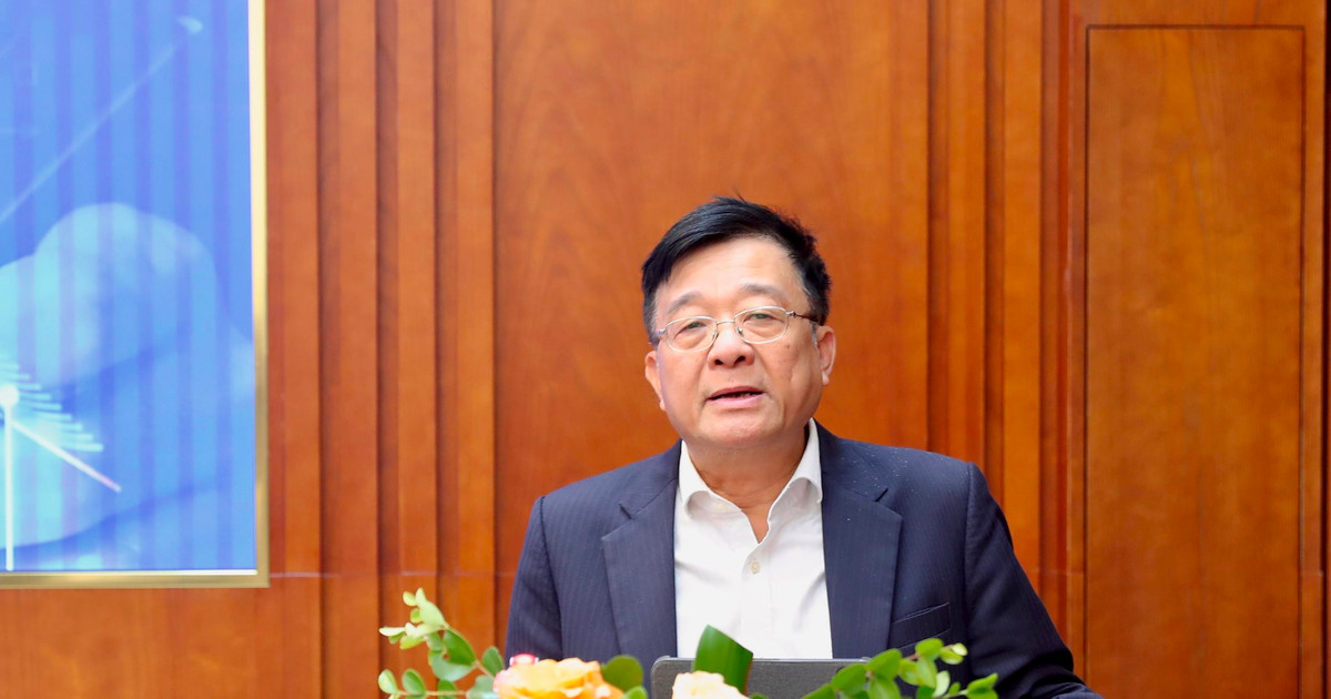 Phó Chủ tịch kiêm Tổng Thư ký Nguyễn Quốc Hùng: Tính đến tháng 9/2023, tín dụng tiêu dùng của toàn hệ thống đạt khoảng 2.703 nghìn tỷ đồng, chiếm tỷ trọng 21,2% tổng dư nợ nền kinh tế.