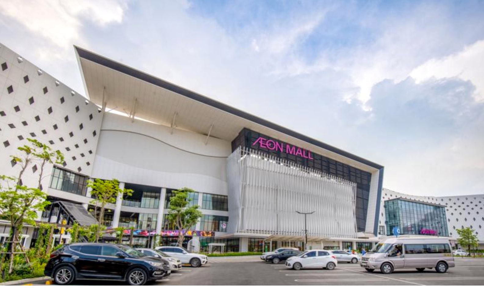 Sự thật phía sau những mặt bằng bán lẻ đang chịu "áp lực" cuối năm 2023