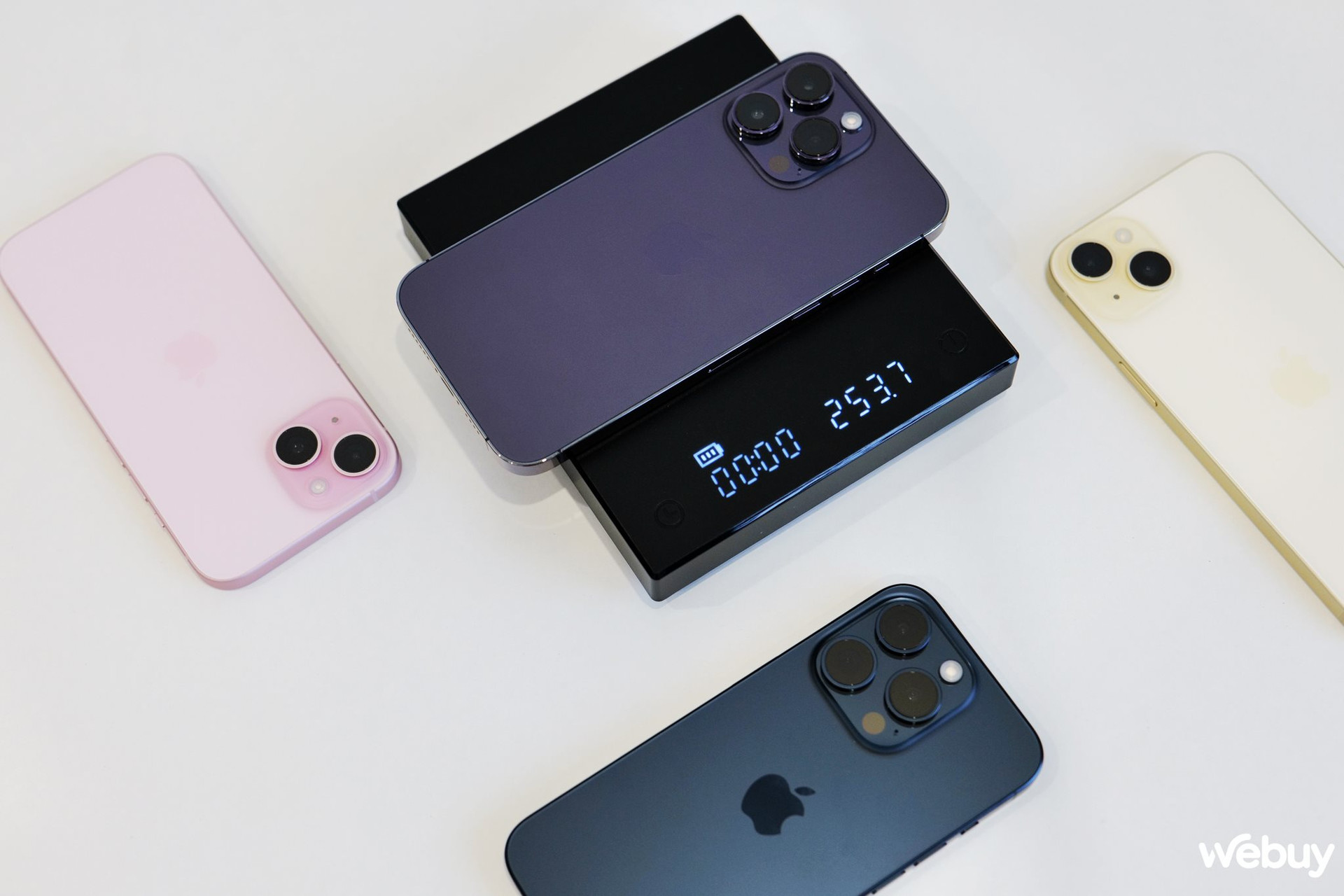Trò chuyện độc quyền cùng sếp lớn Apple: “Công nghệ trên camera càng nhiều, điện thoại càng nặng nhưng Titan là thứ giúp mọi thứ nhẹ nhàng trên tay bạn”