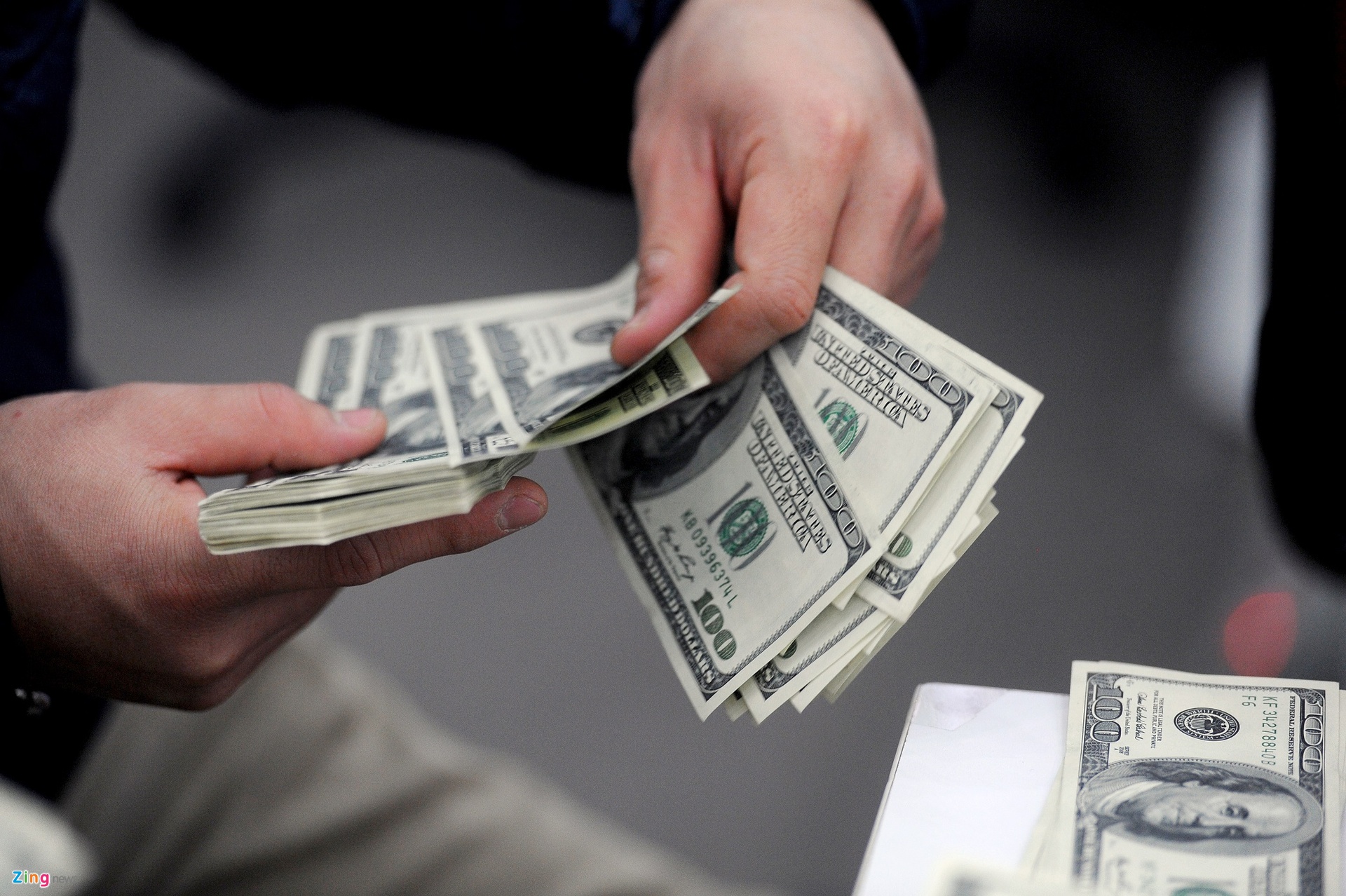 Ngân hàng tiếp tục tăng giá USD.