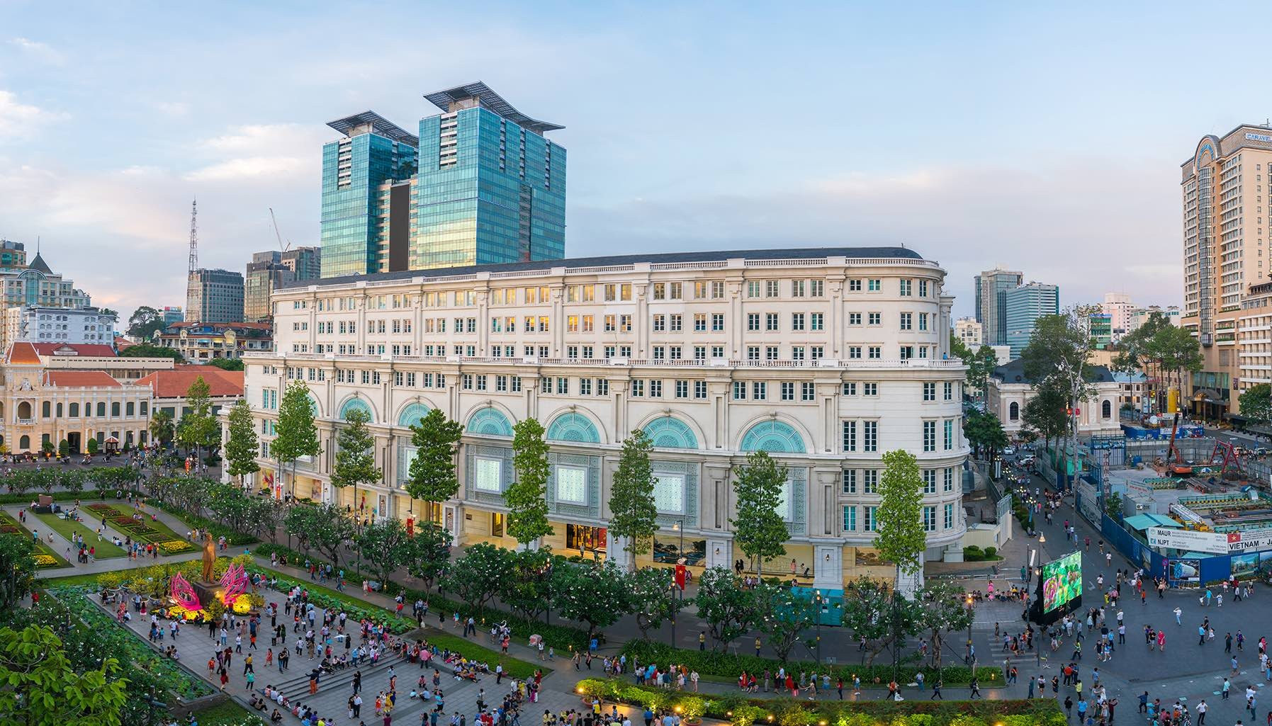 feat-mandarin-saigon-main-1700783818868-17007838189801002495185-9368.jpg