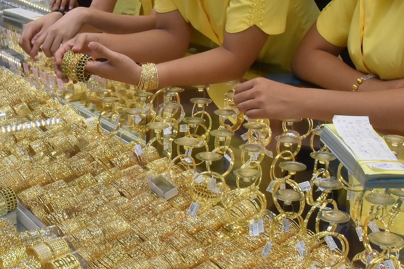 Giá vàng SJC quay đầu giảm mạnh.