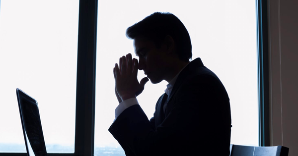 Nhiều doanh nghiệp phải "bán mình", dùng cổ phần để cấn trừ nợ: Từ thép, gỗ đến bất động sản, "khủng" nhất là Xây dựng Hòa Bình (HBC)