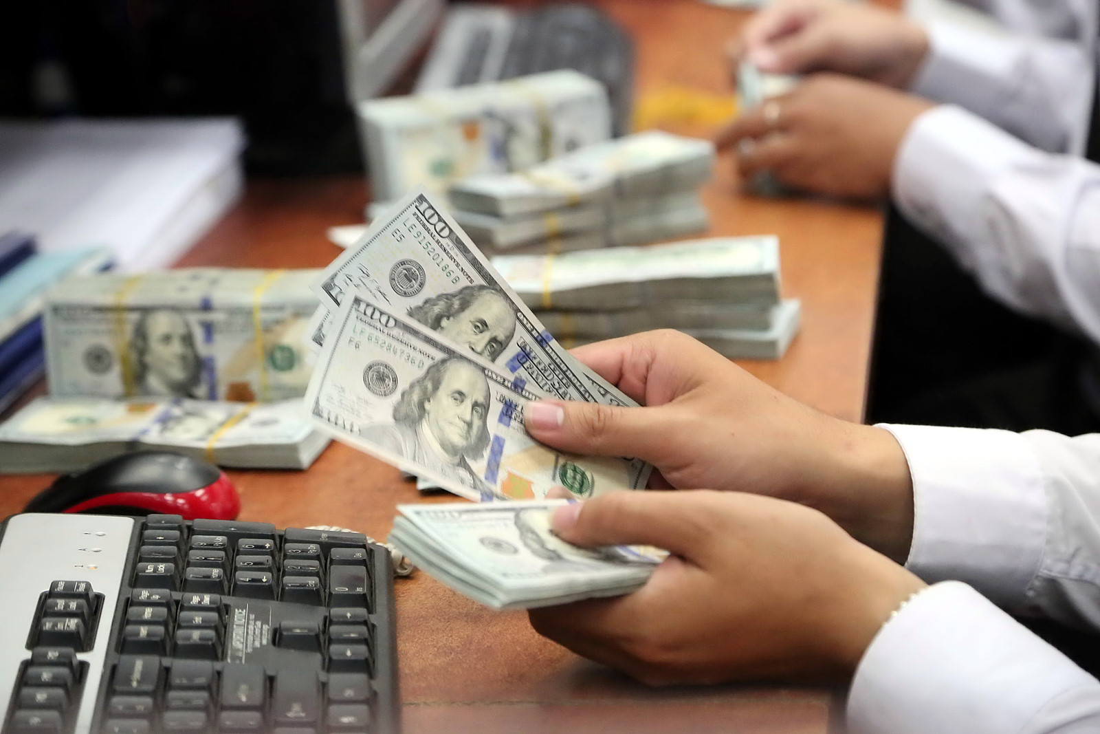 Tỷ giá USD/VND tăng mạnh trên các thị trường
