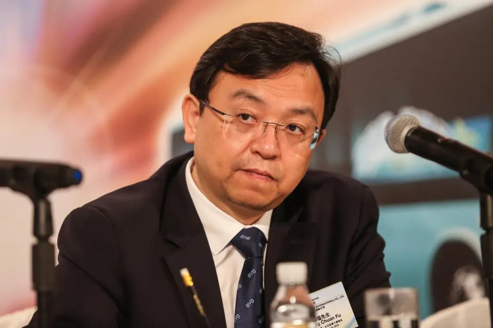 ty-phu-wang-5116.jpg