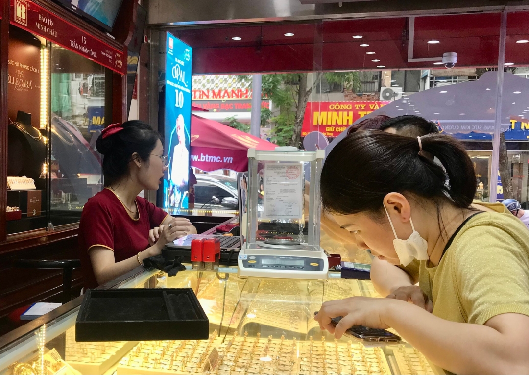 Thủ tướng yêu cầu xử lý nghiêm hành vi đầu cơ, thao túng thị trường vàng.