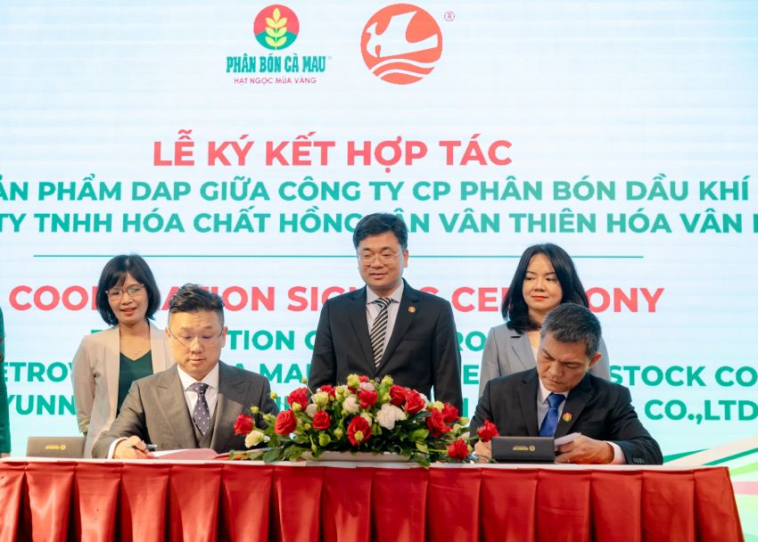 1-lanh-dao-pvcfc-va-cong-ty-tnhh-hoa-chat-hong-lan-van-thien-hoa-van-nam-trung-quoc-ky-ket-hop-tac-7035.jpg