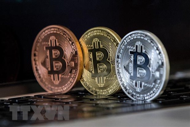Đồng Bitcoin tại một cửa hàng ở thành phố Tel Aviv, Israel. Ảnh: AFP/TTXVN