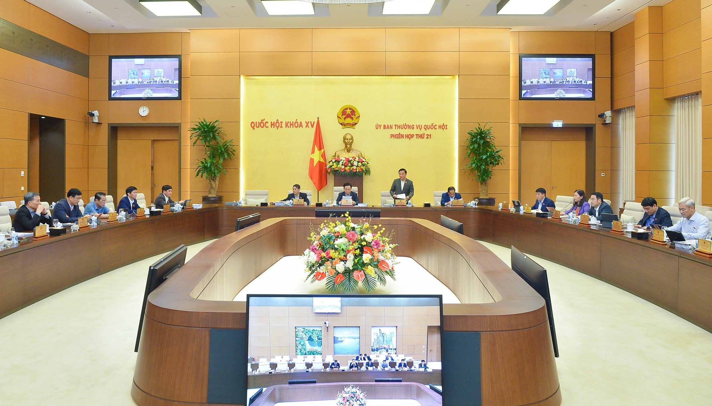 Ủy ban Thường vụ Quốc hội cho ý kiến về dự án Luật Nhà ở (sửa đổi) - Ảnh: Quốc hội