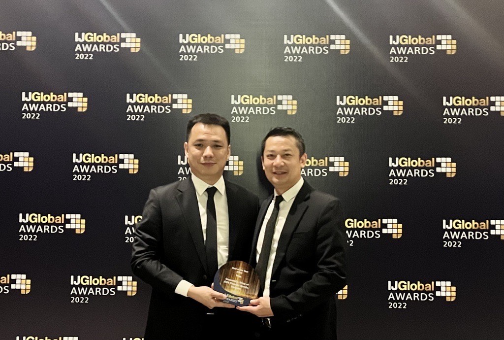 Ông Nguyễn Hoàng Hải, Tổng giám đốc EVNFinance, đại diện công ty nhận giải thưởng. Nguồn ảnh: EVNFinance