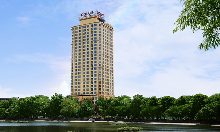 Dolce by Wyndham Hanoi Golden Lake có 3 mặt tiền và tầm nhìn toàn cảnh hồ Giảng Võ - Ảnh: Hòa Bình Group