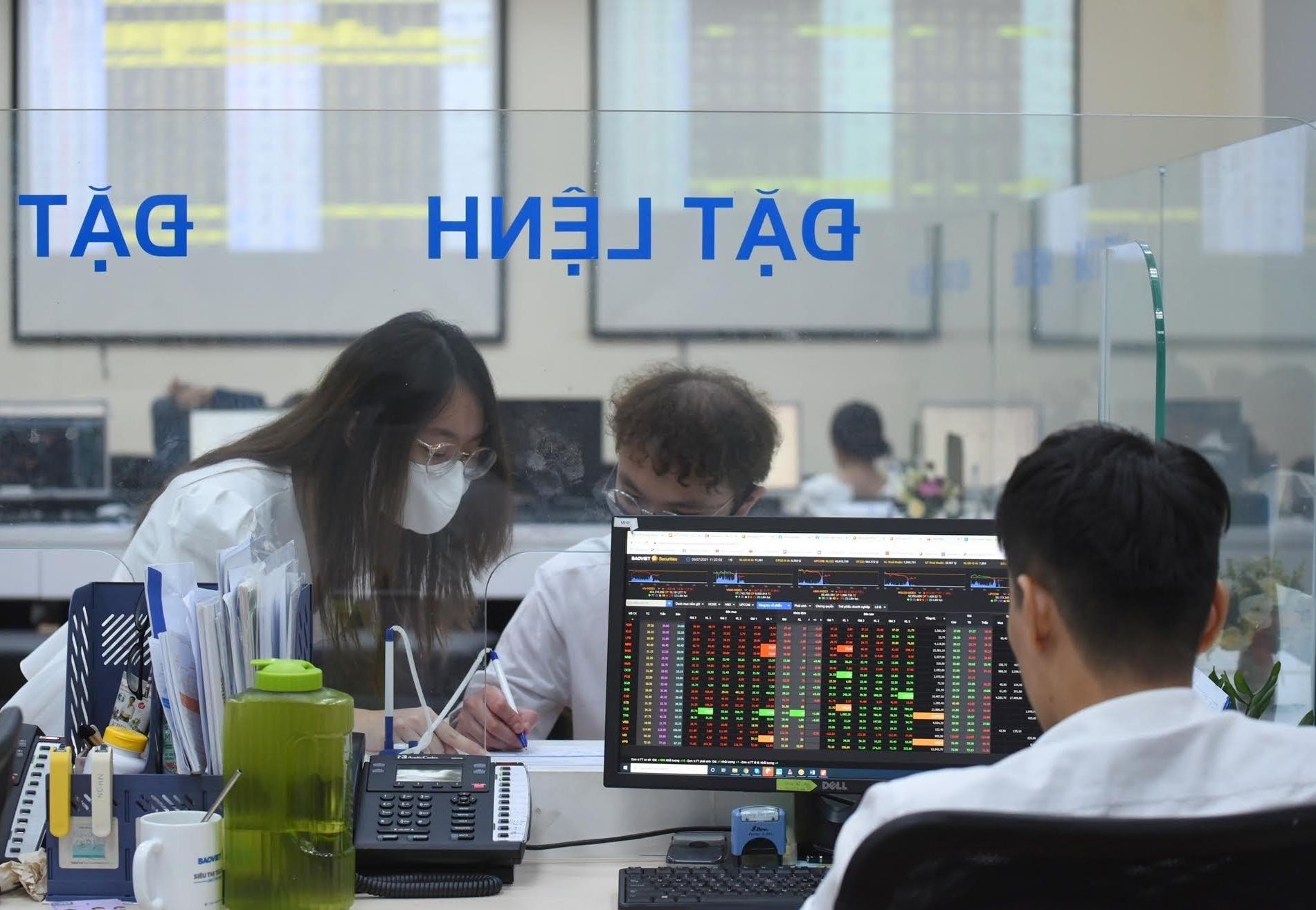 Khối ngoại cắt chuỗi 7 phiên bán ròng, VN-Index tiếp tục đi ngang