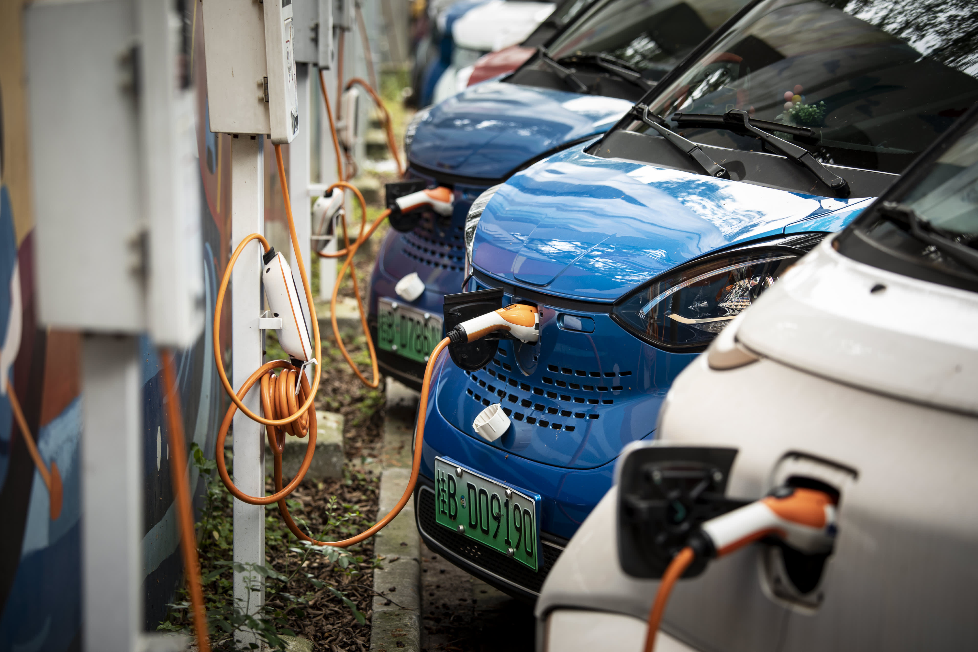 106940512-1631514070631-gettyimages-1233711287-china-ev-707.jpeg