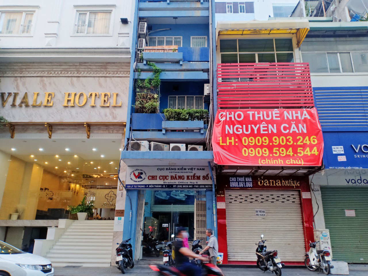 Xuất hiện tình trạng trả mặt bằng ở những tuyến phố "vàng" với giá thuê 200-600 triệu đồng/tháng