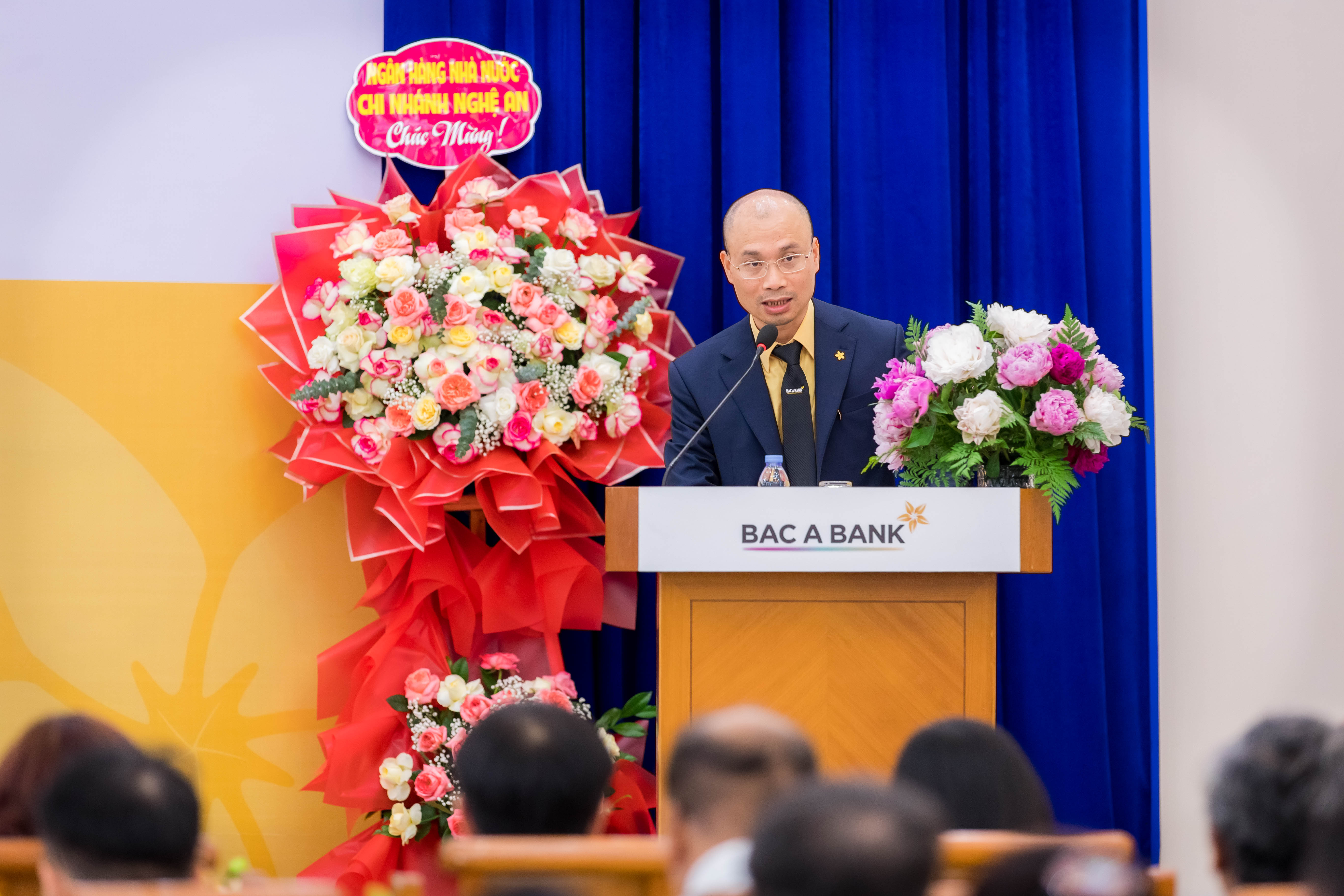 pho-tong-giam-doc-chu-nguyen-binh-dieu-hanh-dai-hoi-8072.jpg