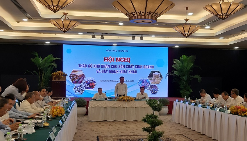 Hội nghị "Tháo gỡ khó khăn trong sản xuất kinh doanh và đẩy mạnh xuất khẩu" do Bộ Công thương tổ chức.