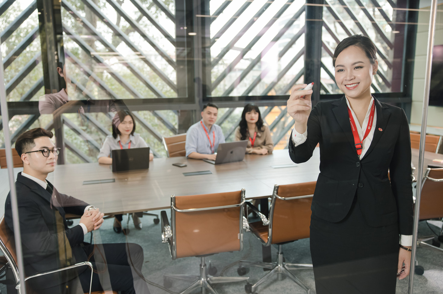 Hút thêm khách hàng nhờ chuyển đổi số, Techcombank báo lãi 5.600 tỷ đồng quý 1/2023