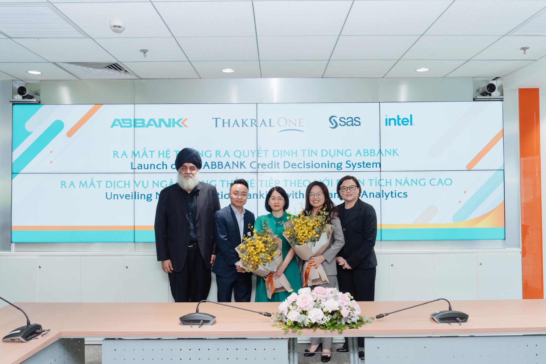 dai-dien-abbank-thakral-one-sas-intel-1726.png