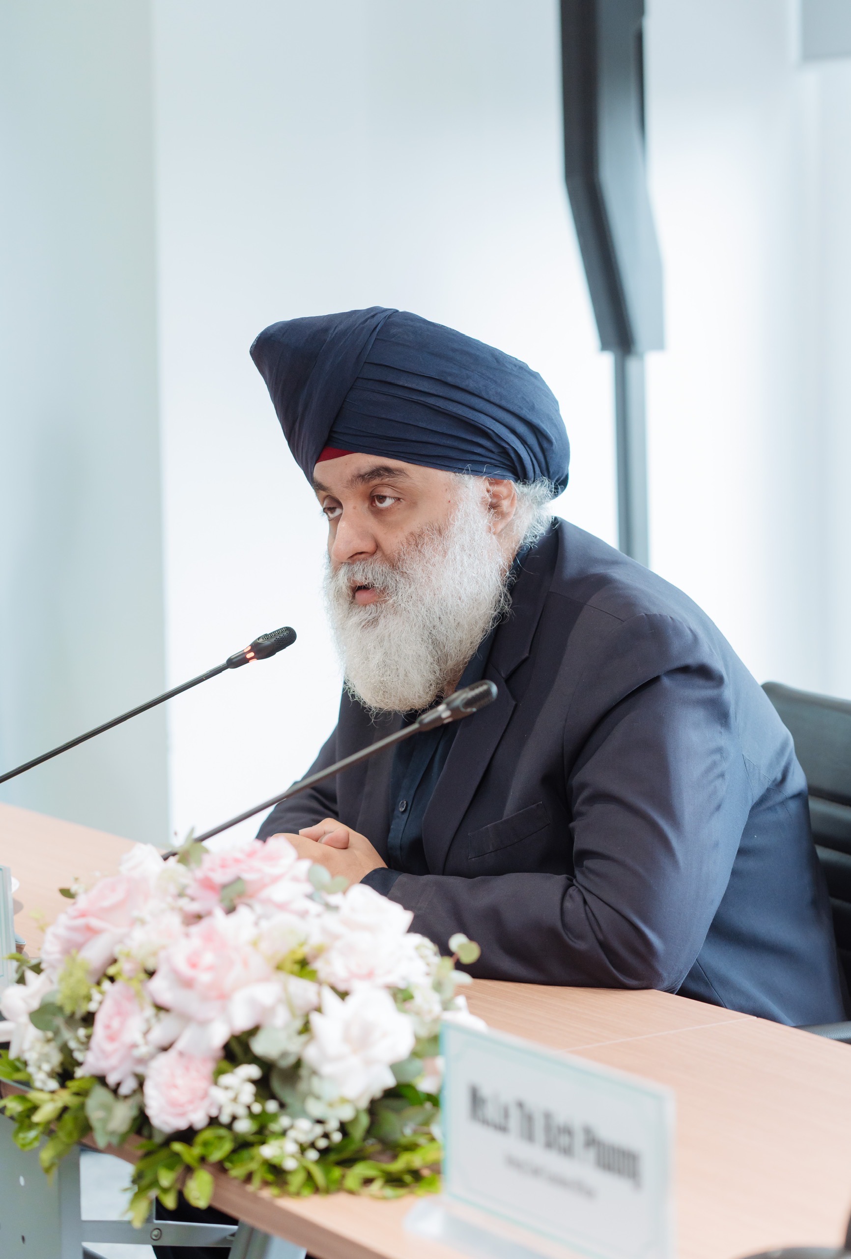 ong-bikram-singh-thakral-gd-dieu-hanh-thakral-one-7469.png