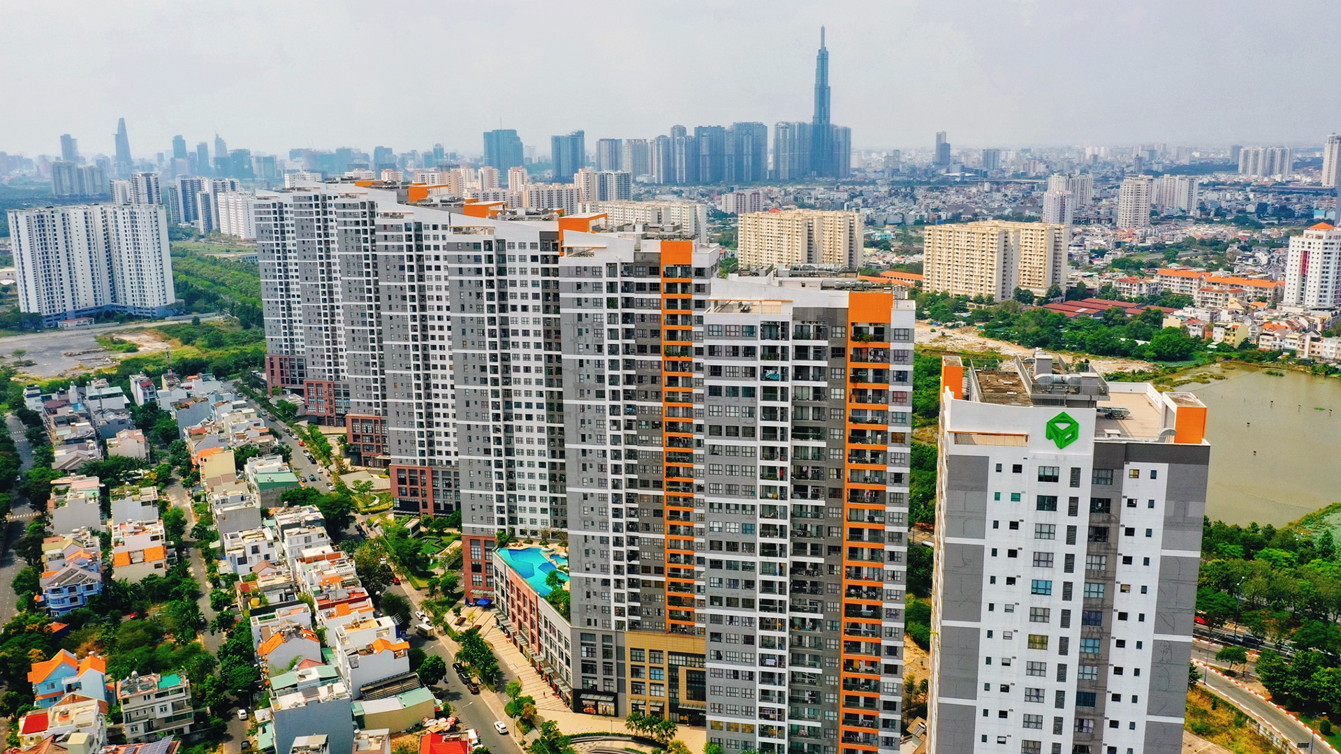Nhà đầu tư cá nhân đua nhau “hâm nóng” thị trường thứ cấp