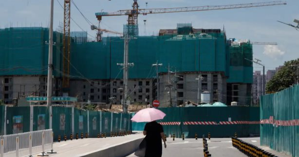 Nhiều doanh nghiệp Trung Quốc cạn tiền và phải bán tháo tài sản, nhà đầu tư nước ngoài háo hức tới săn món hời