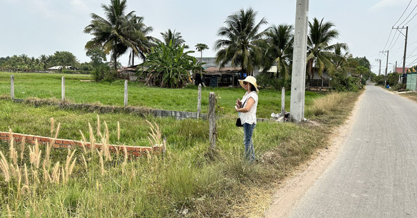 Nhà đầu tư ôm nhiều bất động sản: "Tôi phải bán bất động sản ở gần, gồng đất ở xa"