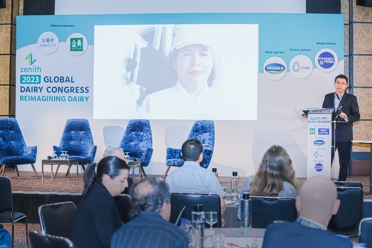 Ông Nguyễn Quang Trí – Giám đốc Điều hành Marketing, đại diện Vinamilk – doanh nghiệp duy nhất đến từ khu vực Đông Nam Á trình bày tham luận tại hội nghị năm nay.