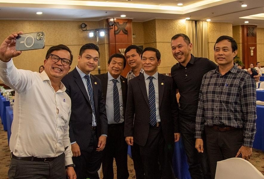 Loạt lãnh đạo các doanh nghiệp ngành xây dựng xuất hiện tại ĐHĐCĐ HBC chiều ngày 27/6.