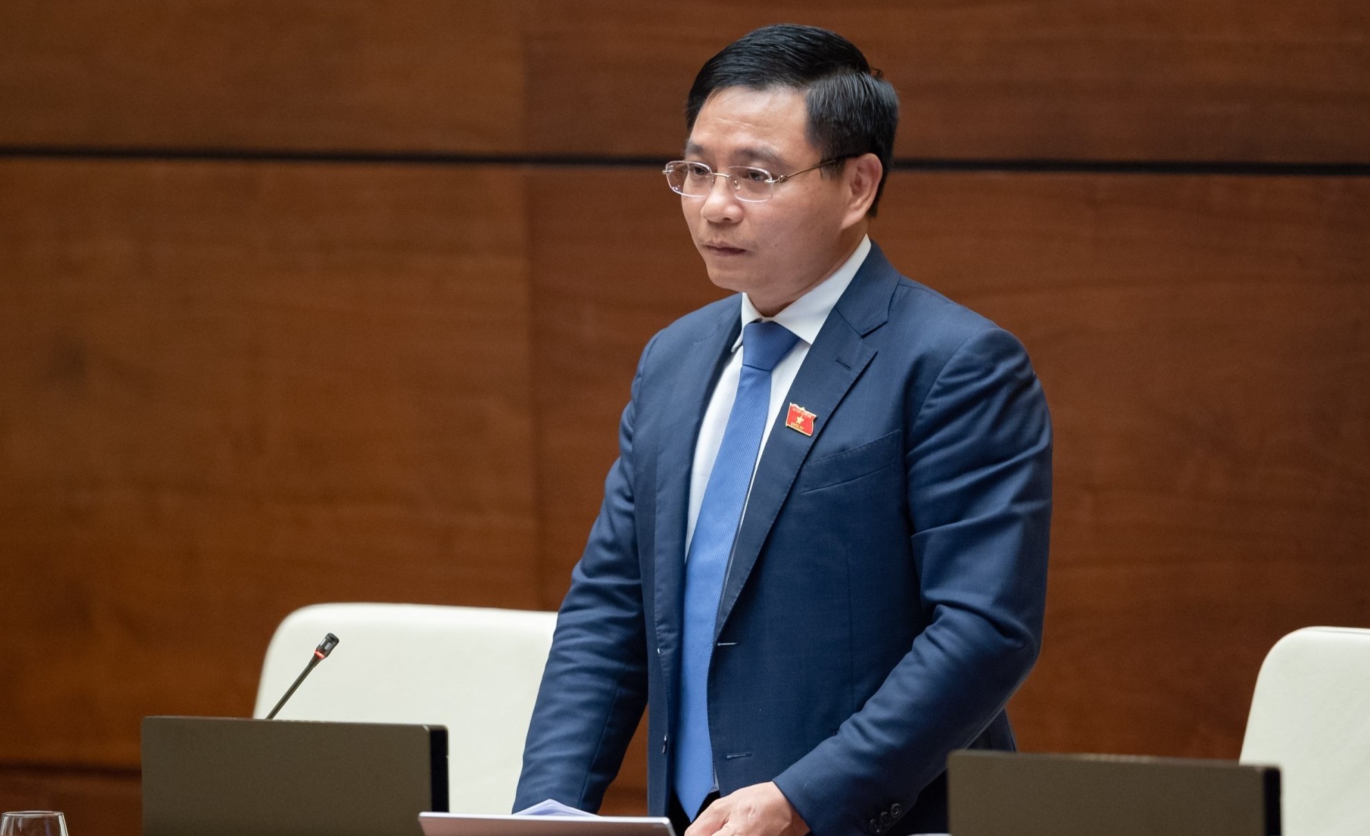 Bộ trưởng Bộ Giao thông vận tải Nguyễn Văn Thắng trả lời chất vấn của đại biểu Quốc hội - Ảnh: Quốc hội