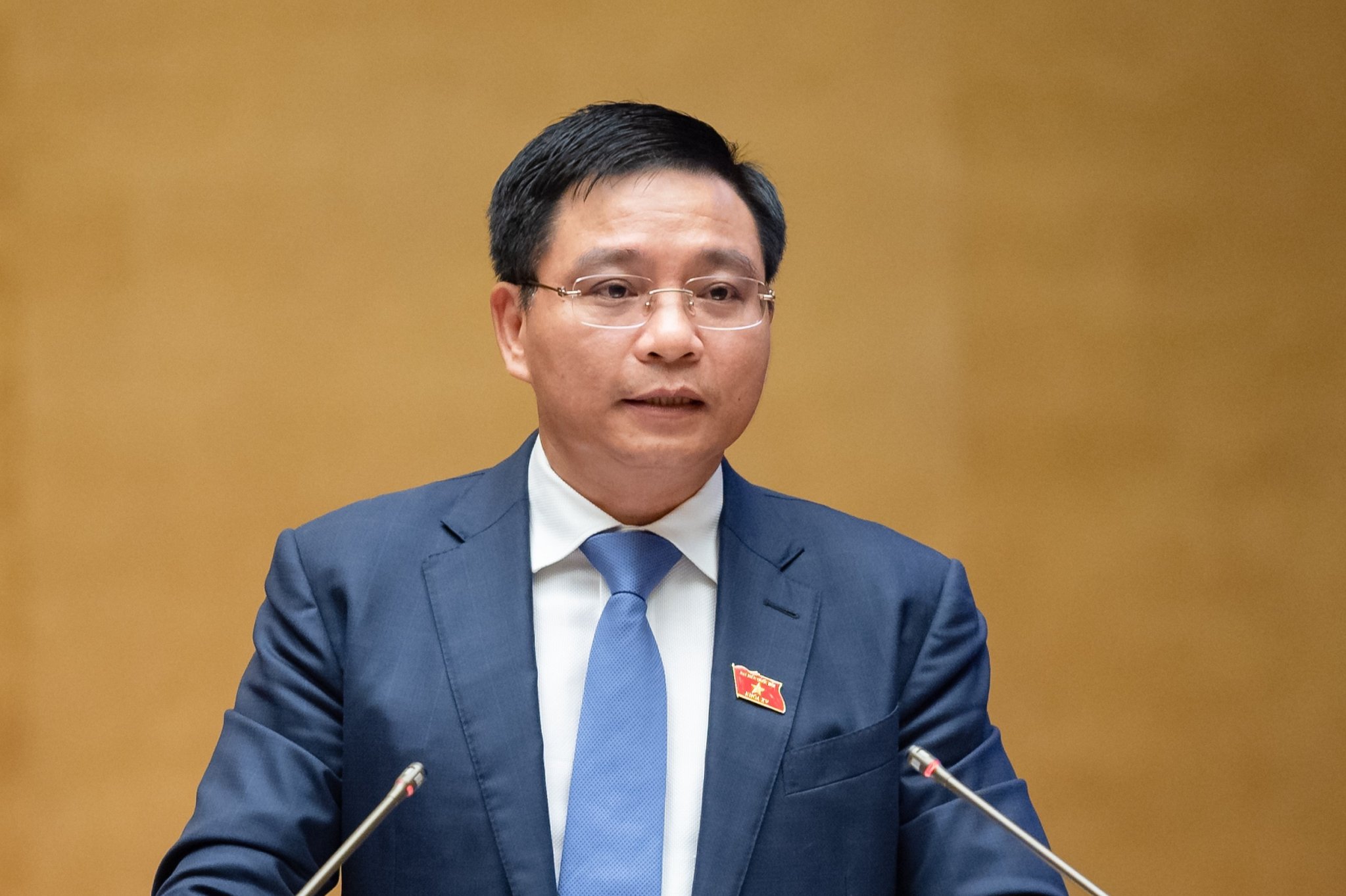 Bộ trưởng Bộ Giao thông vận tải Nguyễn Văn Thắng trả lời chất vấn của đại biểu Quốc hội - Ảnh: Quốc hội
