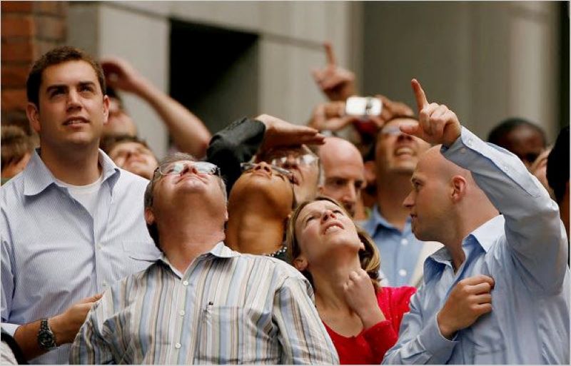 Ôm tiền đứng ngoài quan sát: Chứng khoán càng tăng càng sốt ruột, đua lệnh mua đuổi hay kiễn nhẫn chờ đợi?