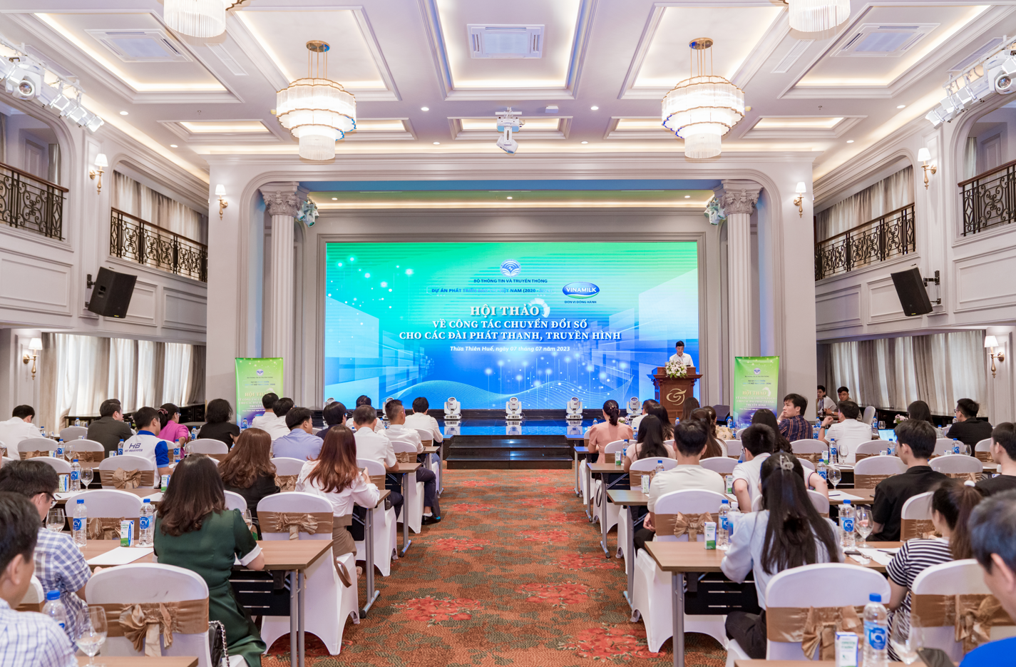 “Hội thảo về công tác chuyển đổi số cho các Đài phát thanh, truyền hình” thu hút hơn sự tham dự của hơn 200 phóng viên, biên tập viên các đài phát thanh – truyền hình trên cả nước.