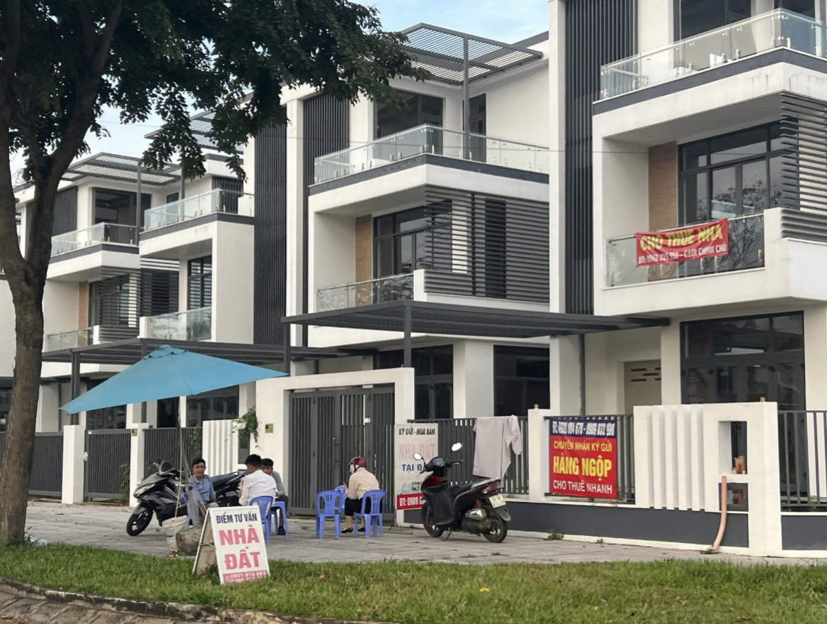 Đón nhận nhiều “chất xúc tác”, vì sao thị trường bất động sản vẫn chưa thể sôi động trở lại?