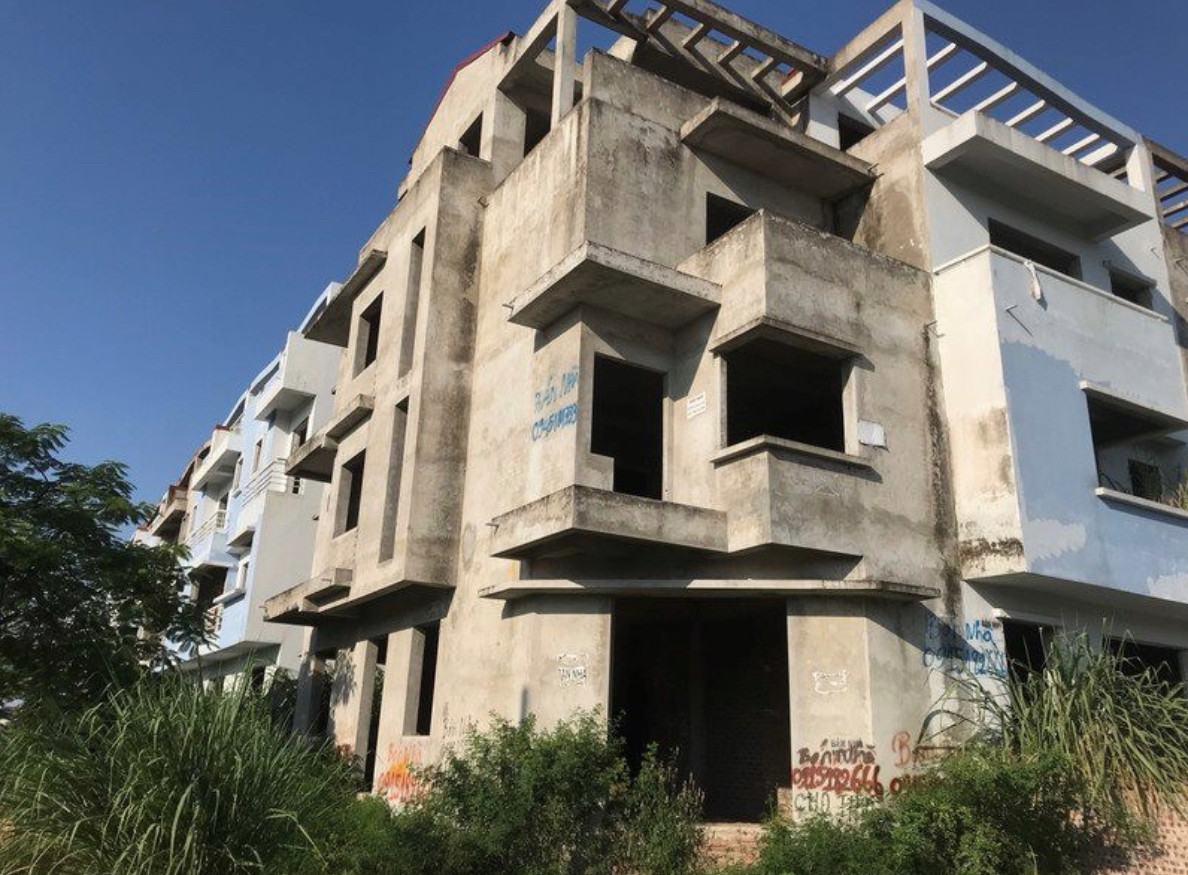 Vì sao giá đất càng tăng, càng nhiều người xuống tiền mua đất nhưng khi giá đất hạ giá, người mua sợ xuống tiền?