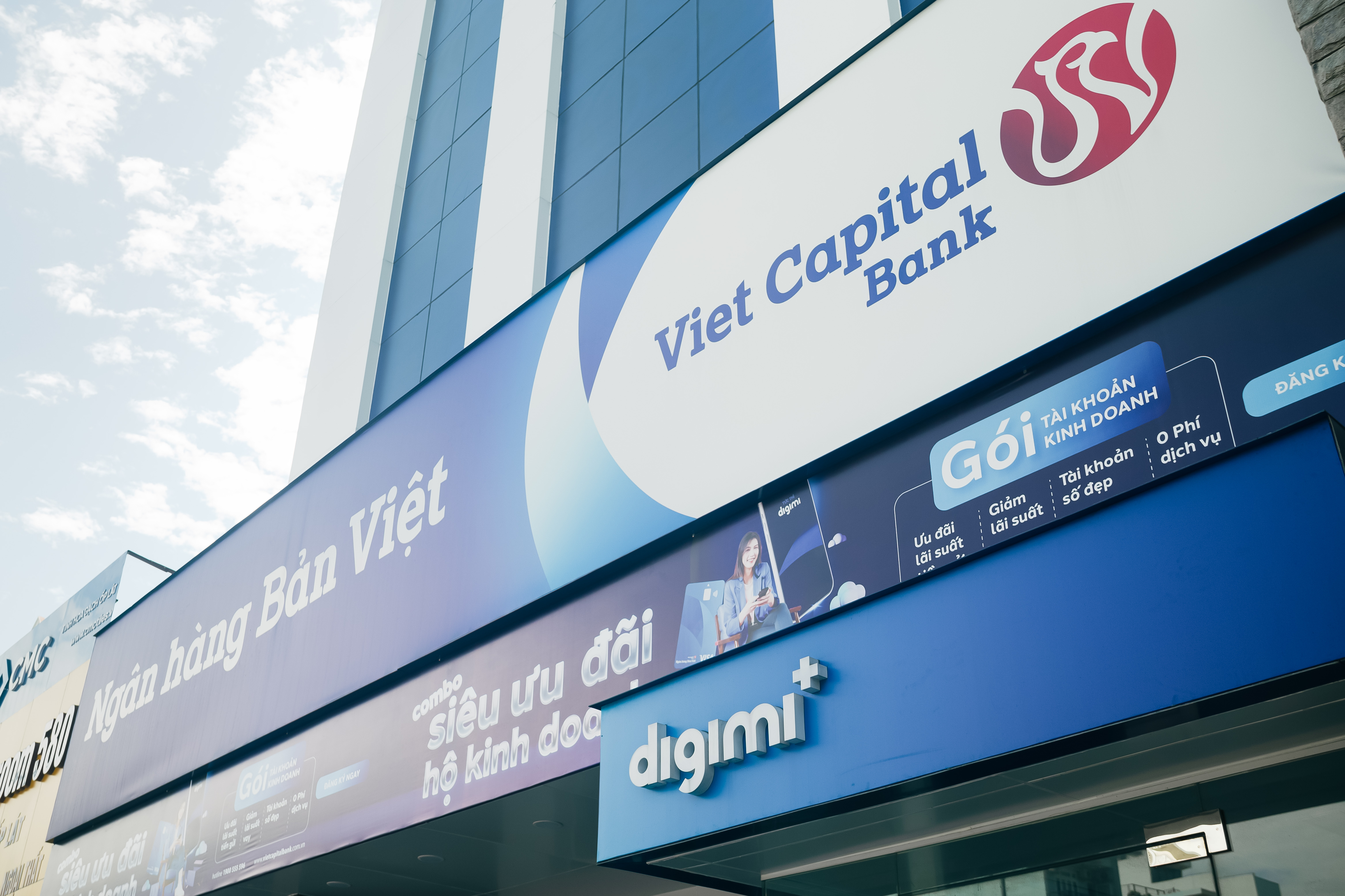 Dịch chuyển sang retail banking, ngân hàng phải đánh đổi gì vì lợi ích lâu dài?