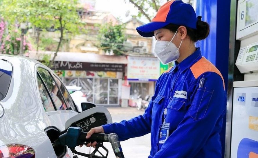 Giá xăng dầu giảm nhẹ