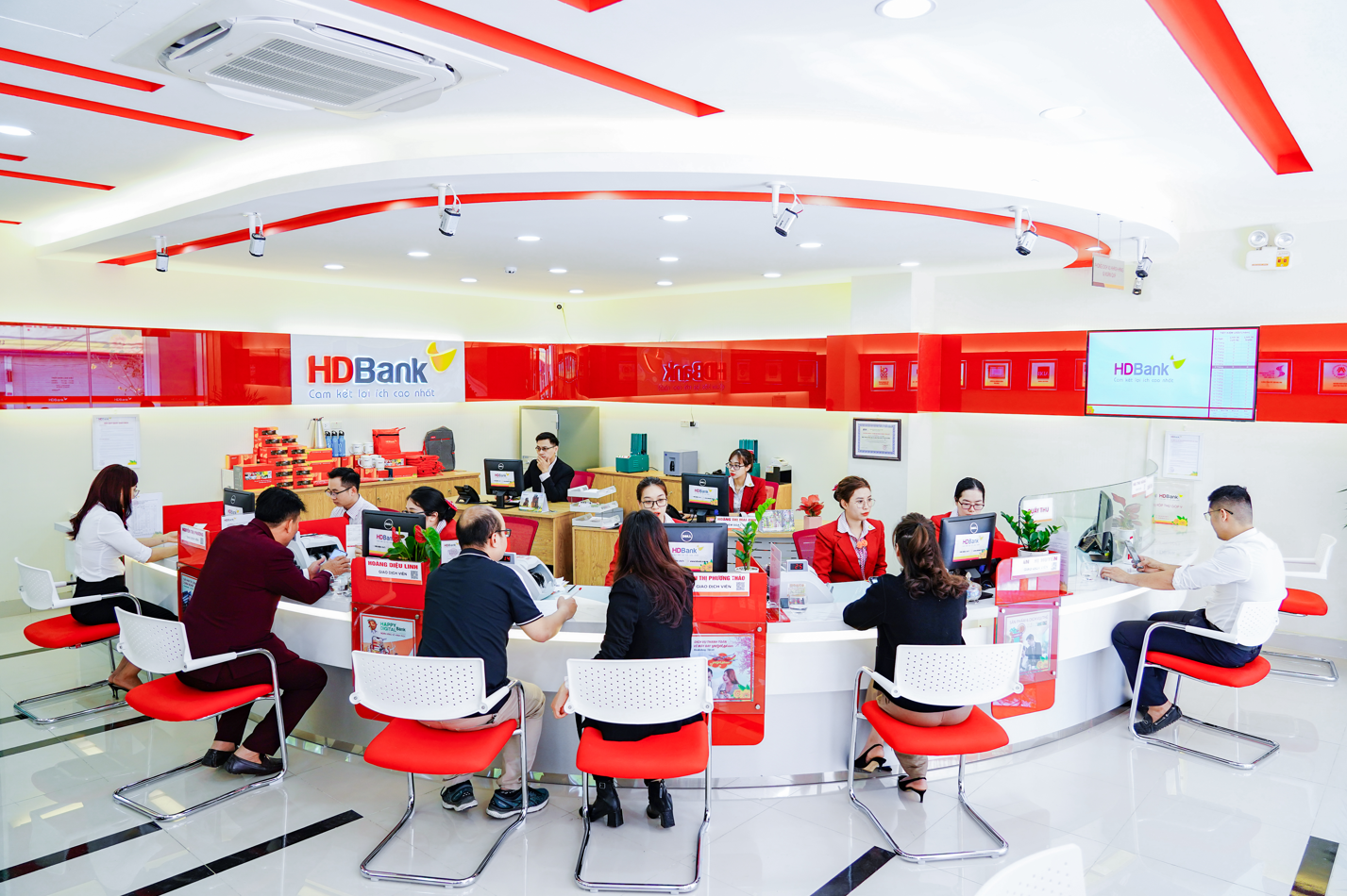 Lợi nhuận gần 5.500 tỷ đồng, HDBank tiếp tục kế hoạch của Ngân hàng bền vững